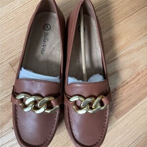 Bella Vita Tan Loafers with Gold Accent Women’s flat 8.5 WW